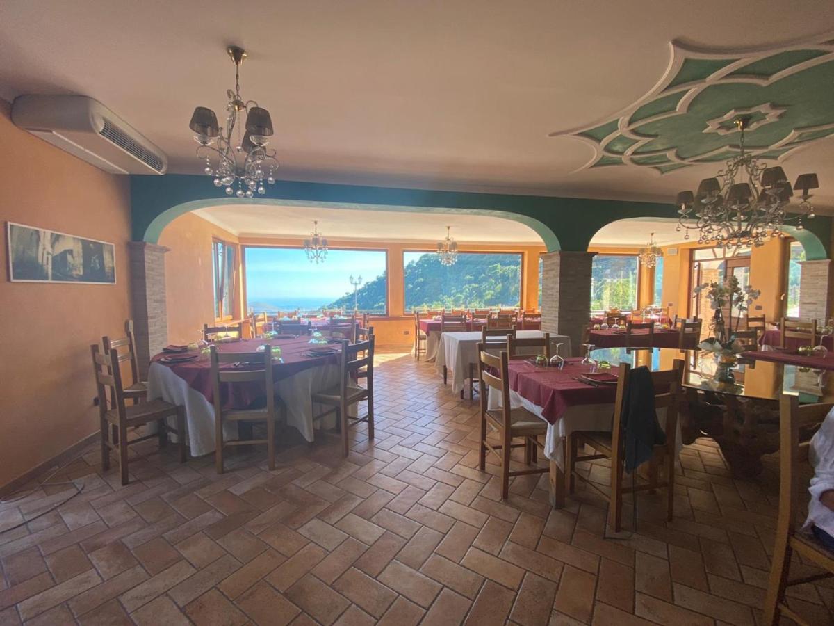 Lenola Agriturismo Collecamminoヴィラ エクステリア 写真